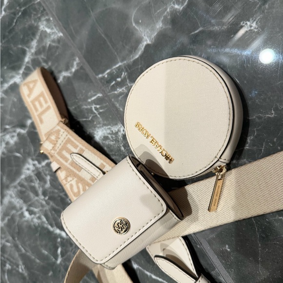 ✨Auth✨Michael Kors Beige Crossbody Bag Trio - Picture 4 of 4